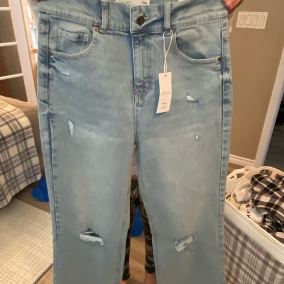 Brand new , never worn jeans, size 5 women’s, flare jeans, distressed - Picture 2 of 2